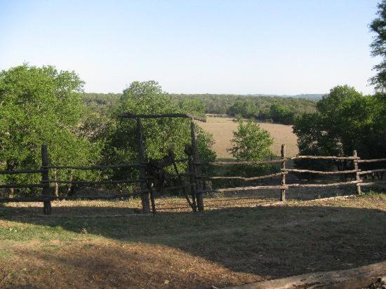 Twin Elm Guest Ranch And 2E Rv Resort Bandera Bagian luar foto