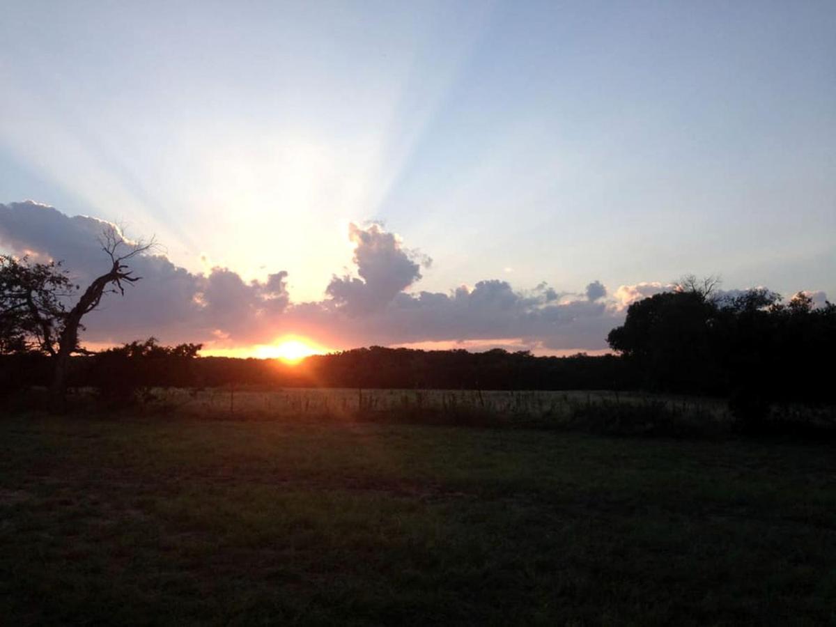 Twin Elm Guest Ranch And 2E Rv Resort Bandera Bagian luar foto