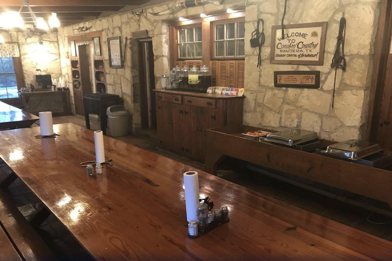 Twin Elm Guest Ranch And 2E Rv Resort Bandera Bagian luar foto