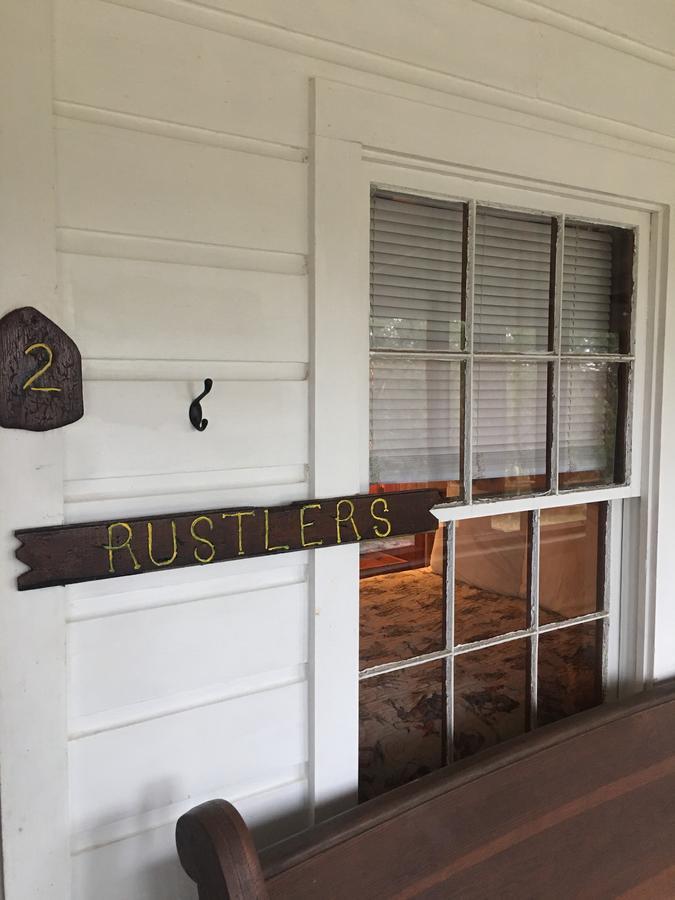 Twin Elm Guest Ranch And 2E Rv Resort Bandera Bagian luar foto