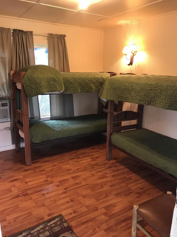 Twin Elm Guest Ranch And 2E Rv Resort Bandera Bagian luar foto