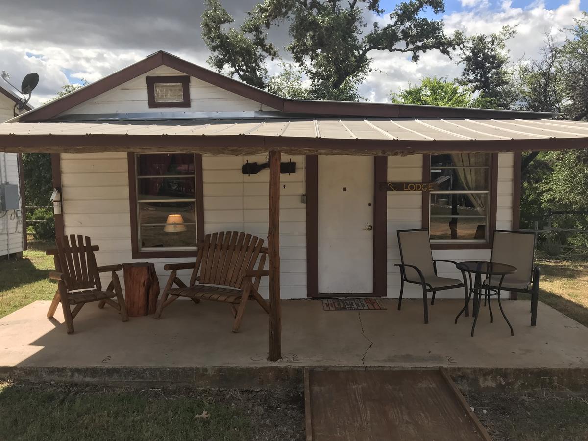 Twin Elm Guest Ranch And 2E Rv Resort Bandera Bagian luar foto