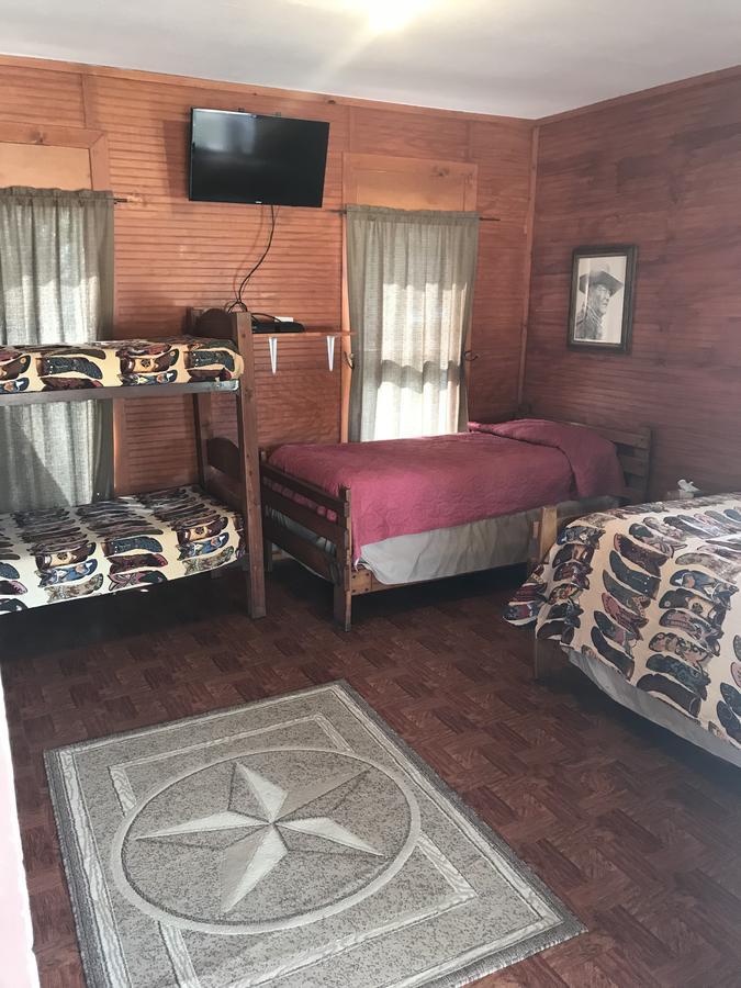 Twin Elm Guest Ranch And 2E Rv Resort Bandera Bagian luar foto