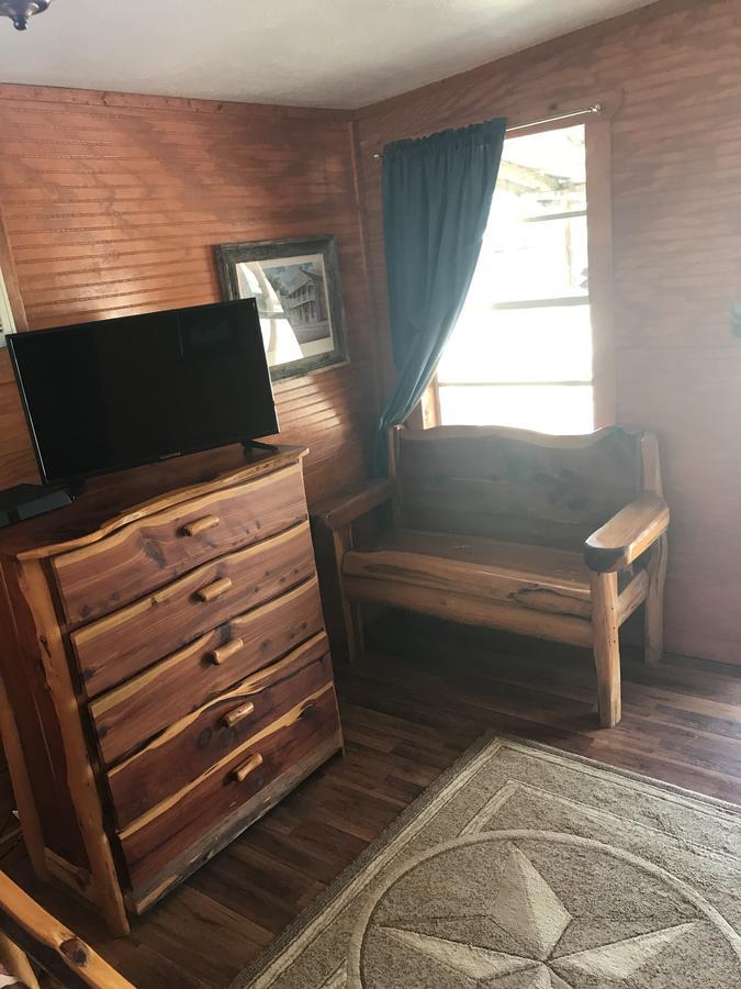 Twin Elm Guest Ranch And 2E Rv Resort Bandera Bagian luar foto