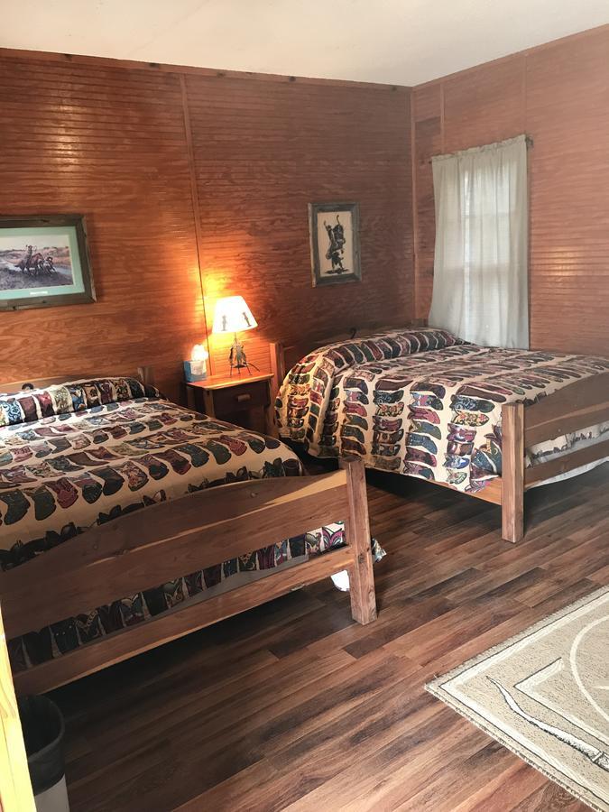 Twin Elm Guest Ranch And 2E Rv Resort Bandera Bagian luar foto