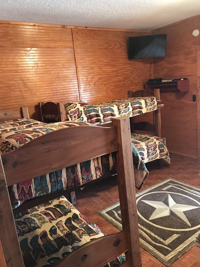 Twin Elm Guest Ranch And 2E Rv Resort Bandera Bagian luar foto