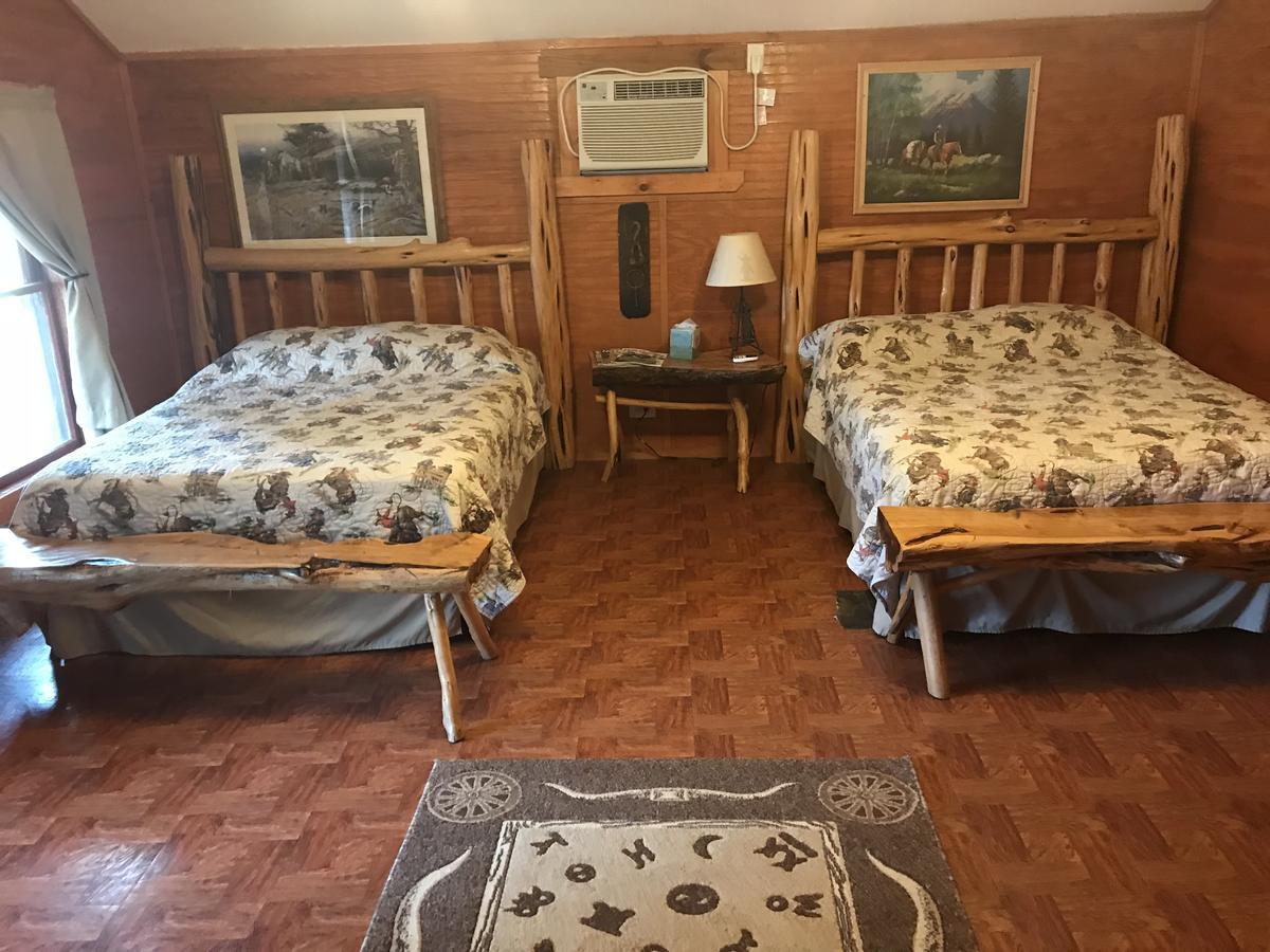 Twin Elm Guest Ranch And 2E Rv Resort Bandera Bagian luar foto