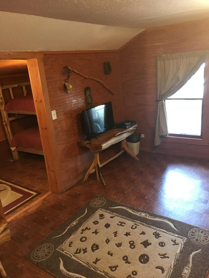 Twin Elm Guest Ranch And 2E Rv Resort Bandera Bagian luar foto