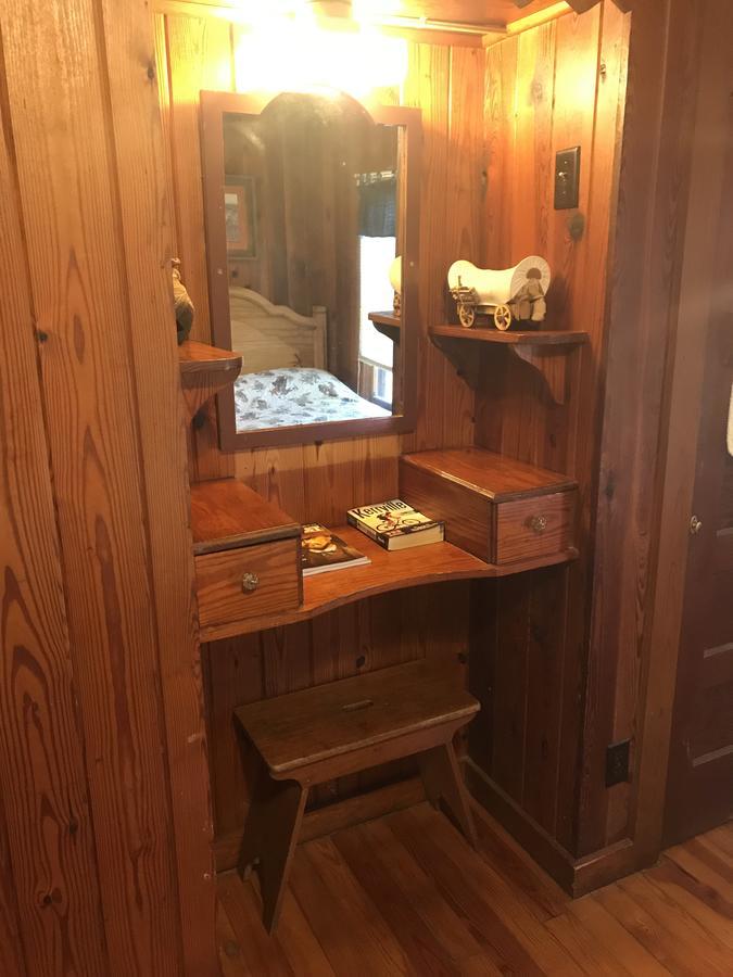 Twin Elm Guest Ranch And 2E Rv Resort Bandera Bagian luar foto